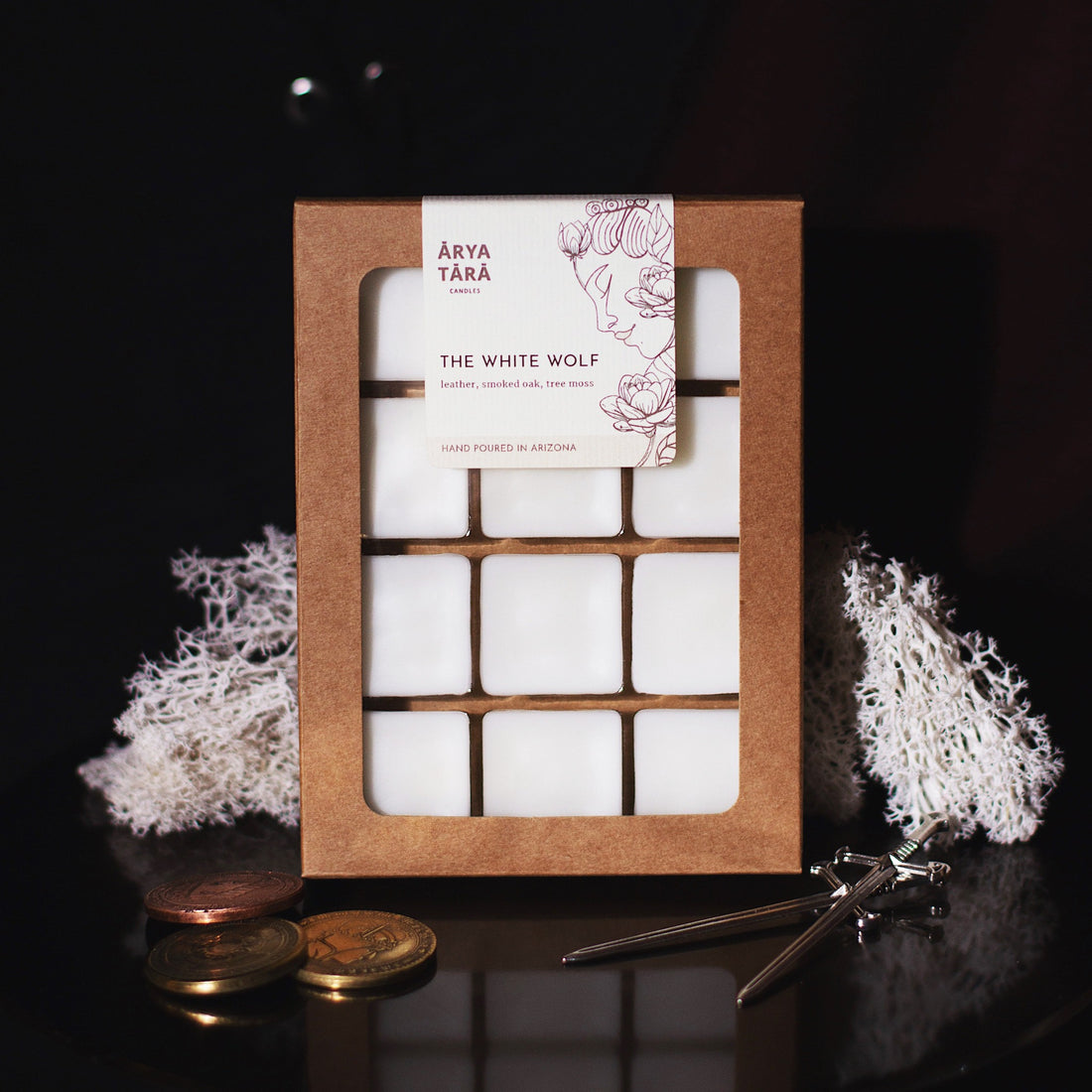 The White Wolf is an old world scent that smells of destiny, heroics and heartbreak. This is an irresistibly dark, leathery -woody scent that has contradicting elements: rough but smooth, bitter but balmy.   Fragrance notes: Leather, smoked oak, bergamot, rum, labdanum, patchouli and tree moss.  Fragrance family: Woody chypre